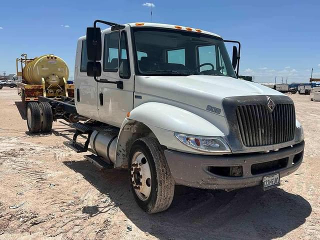Image of International Durastar 4300 equipment image 2