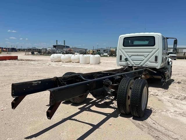 Image of International Durastar 4300 equipment image 3