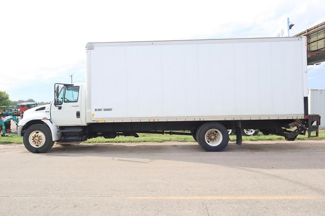 Image of International Durastar 4300 equipment image 4