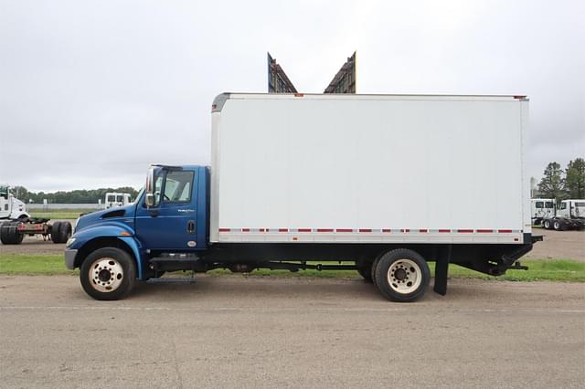 Image of International Durastar 4300 equipment image 4