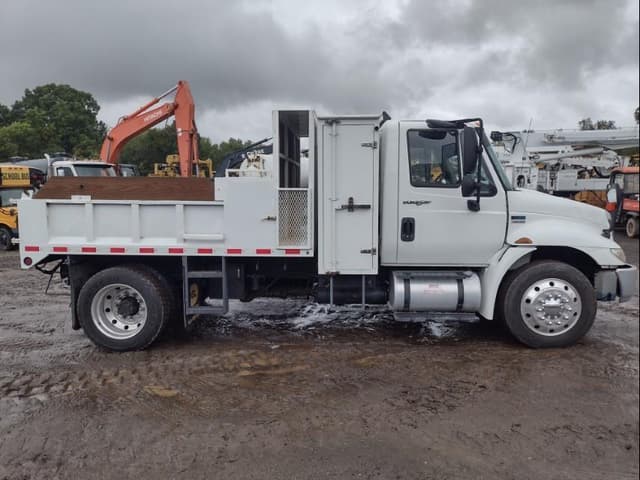 Image of International Durastar 4300 equipment image 2