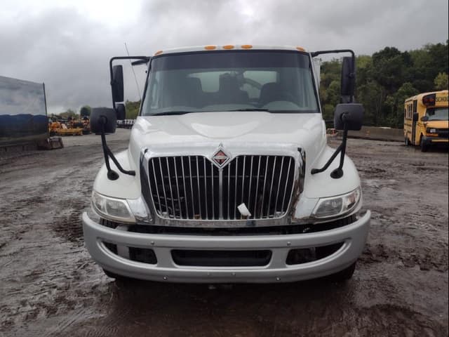 Image of International Durastar 4300 equipment image 1