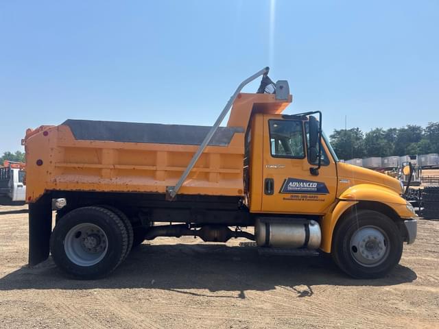 Image of International Durastar 4300 equipment image 2