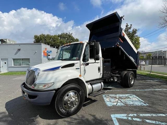 Image of International Durastar 4300 equipment image 1