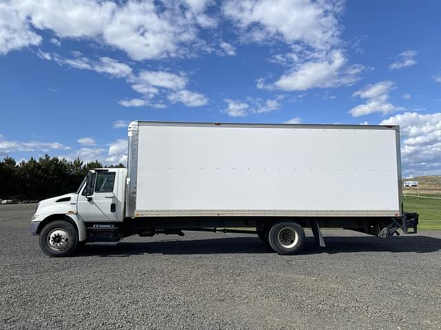 Image of International Durastar 4300 equipment image 2