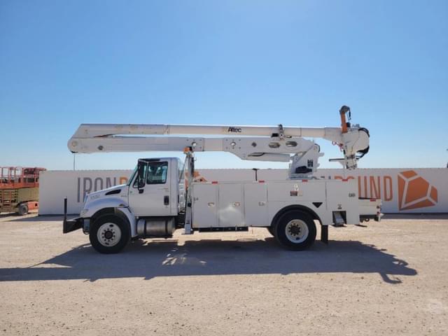 Image of International Durastar 4300 equipment image 1