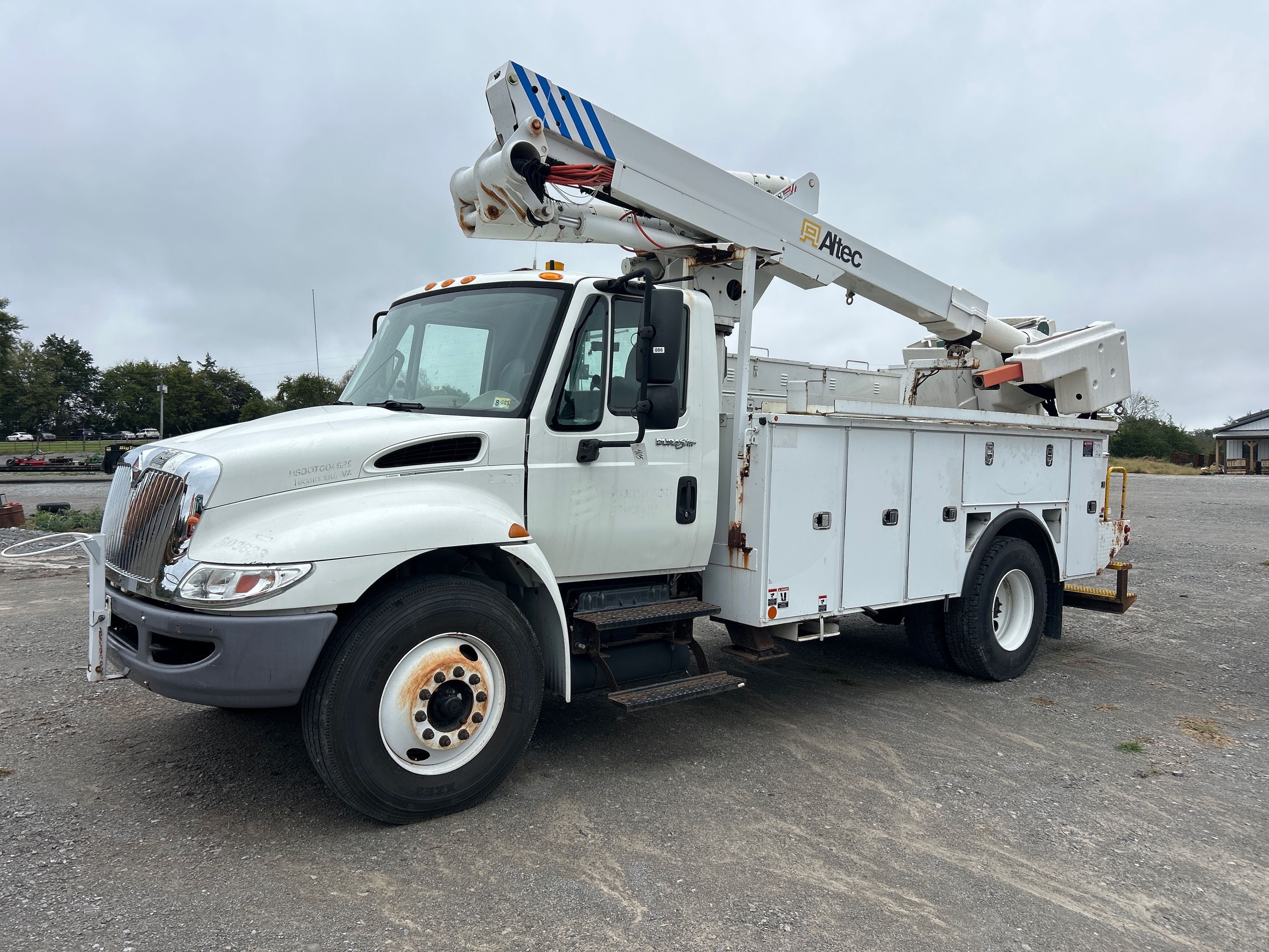 2013 International Durastar 4300 Equipment Image0