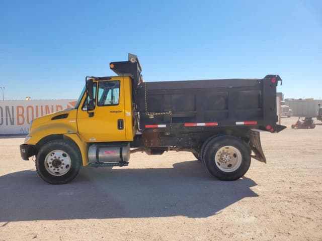 Image of International Durastar 4300 equipment image 1