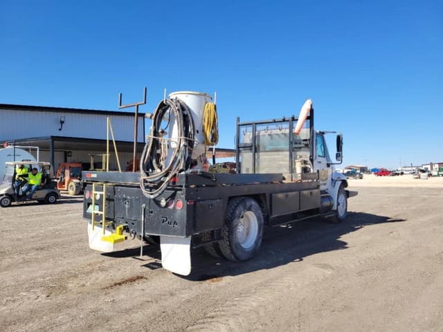 Image of International Durastar 4300 equipment image 4