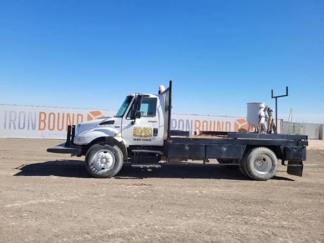 Image of International Durastar 4300 equipment image 1