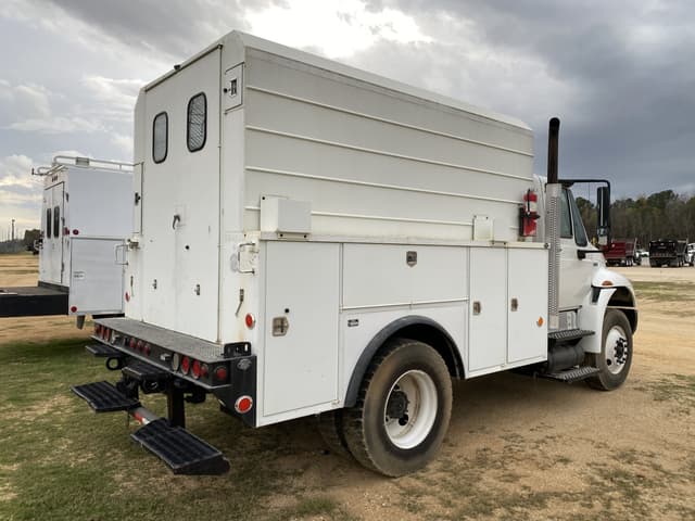 Image of International Durastar 4300 equipment image 2