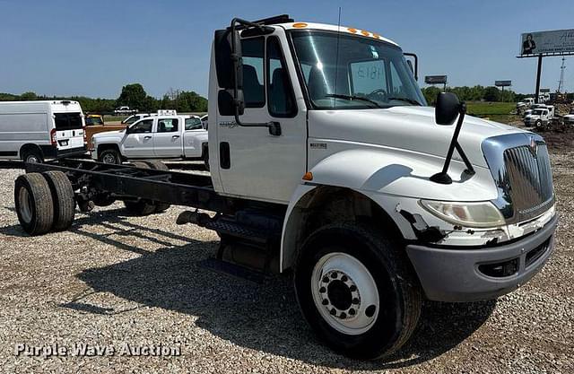 Image of International Durastar 4300 equipment image 2