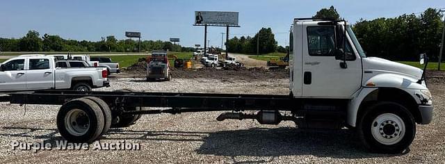Image of International Durastar 4300 equipment image 3