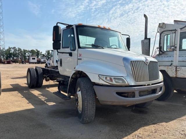 Image of International Durastar 4300 equipment image 2