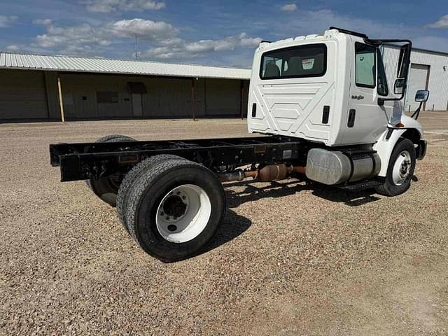 Image of International Durastar 4300 equipment image 3