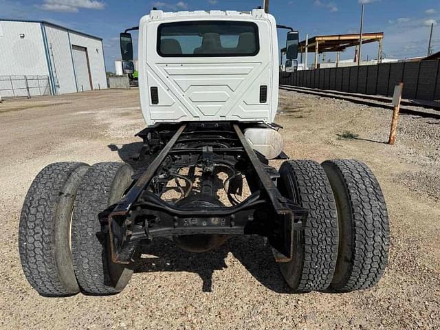 Image of International Durastar 4300 equipment image 2