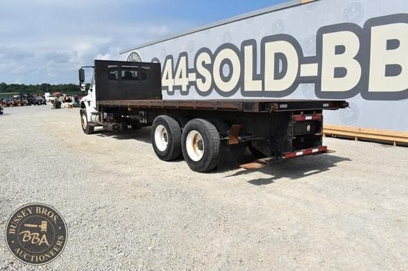 Image of International DuraStar 4400 equipment image 3