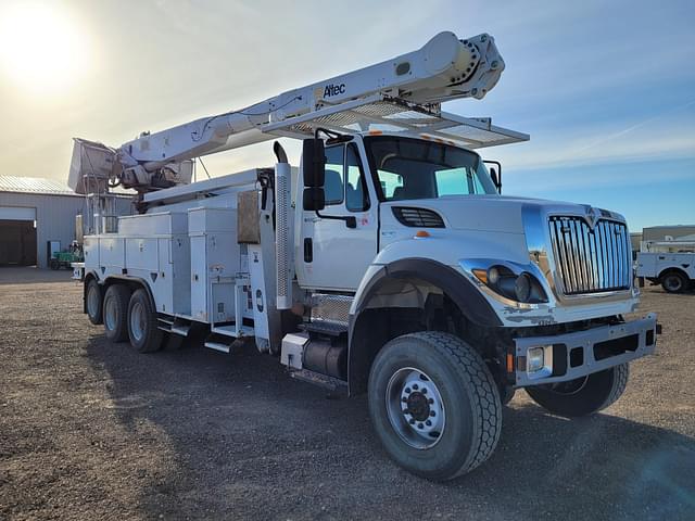 Image of International 7400 equipment image 1