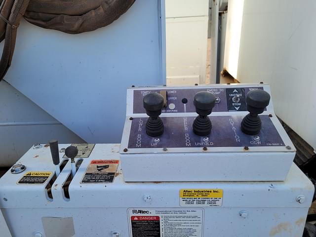 Image of International 7400 equipment image 4