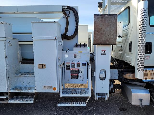Image of International 7400 equipment image 3