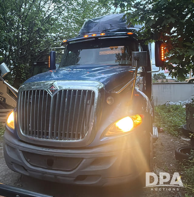 Image of International ProStar Plus 122 equipment image 1