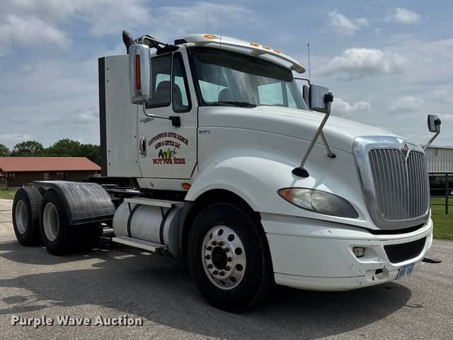 Image of International ProStar Plus 122 equipment image 2