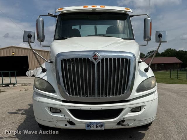 Image of International ProStar Plus 122 equipment image 1
