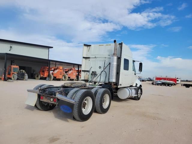 Image of International ProStar Plus 122 equipment image 4