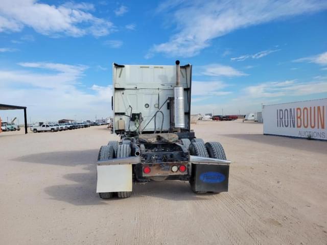 Image of International ProStar Plus 122 equipment image 3