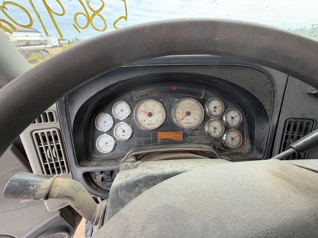 Image of International Prostar Plus equipment image 2