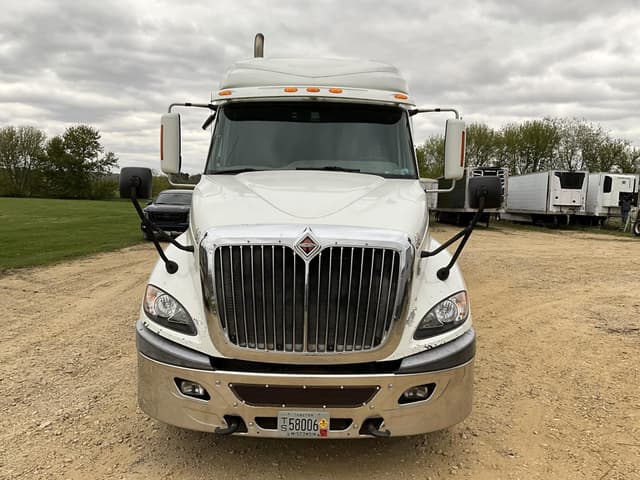 Image of International ProStar Plus 122 equipment image 3