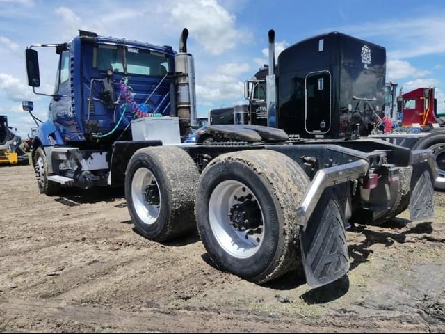 Image of International ProStar Plus 122 equipment image 3