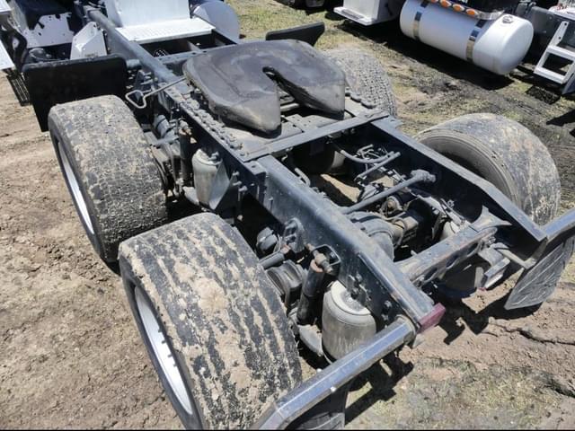 Image of International ProStar Plus 122 equipment image 4