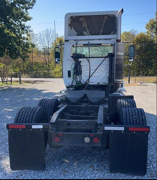 Image of International ProStar Plus 122 equipment image 3