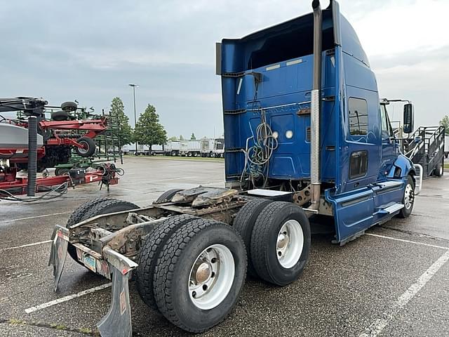 Image of International ProStar Plus 122 equipment image 3
