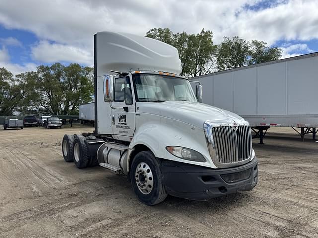 Image of International ProStar Plus 122 equipment image 2