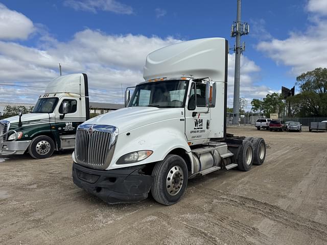 Image of International ProStar Plus 122 equipment image 1