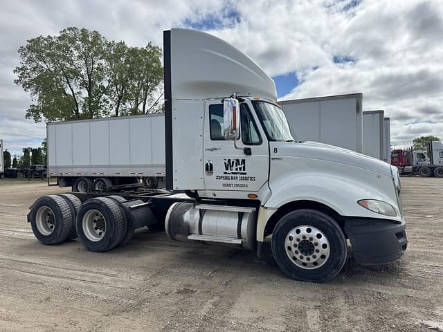 Image of International ProStar Plus 122 equipment image 3