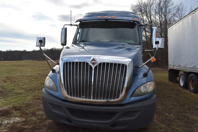 Image of International ProStar Plus 122 equipment image 2