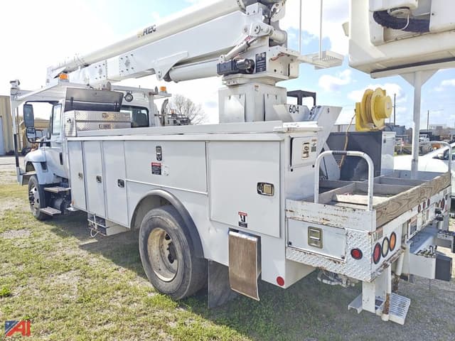 Image of International Workstar 7300 equipment image 2
