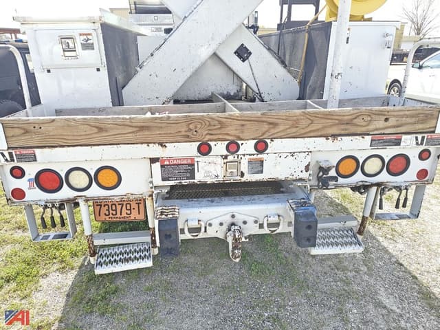 Image of International Workstar 7300 equipment image 3