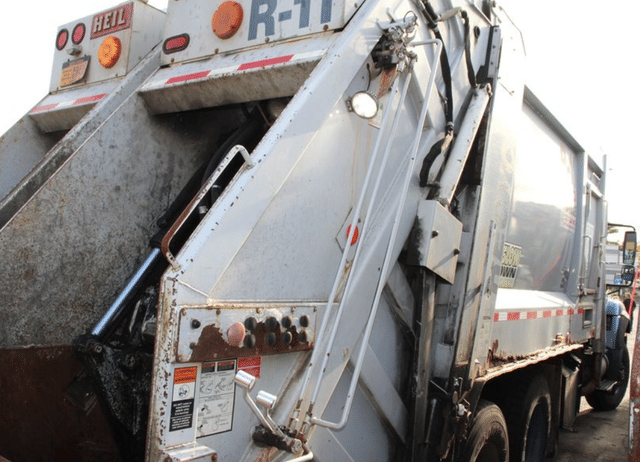 Image of International Workstar 7400 equipment image 3