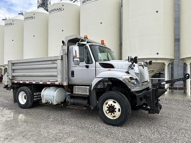 Image of International Workstar 7400 equipment image 1