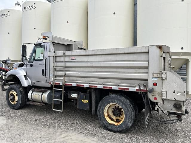 Image of International Workstar 7400 equipment image 4