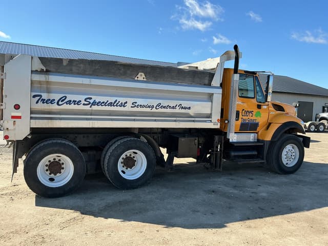 Image of International Workstar 7400 equipment image 2