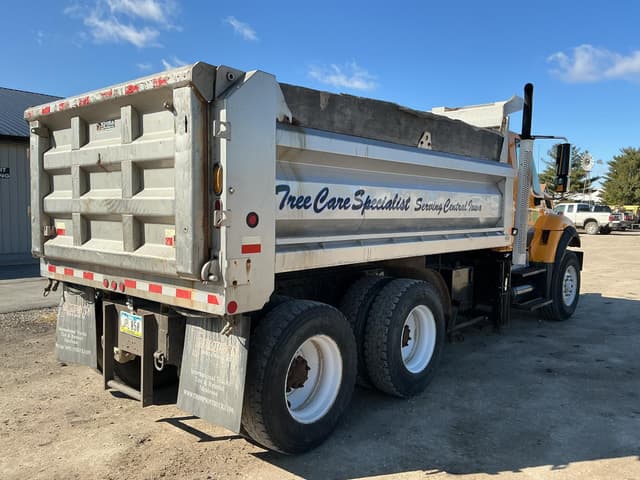 Image of International Workstar 7400 equipment image 3