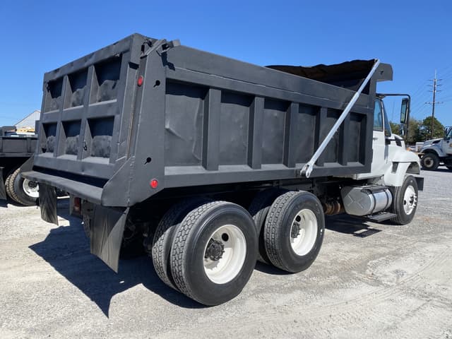 Image of International Workstar 7400 equipment image 2