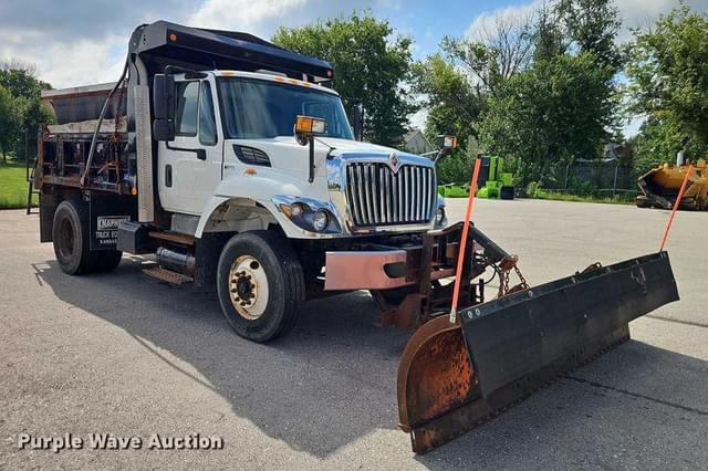 Image of International Workstar 7400 equipment image 2