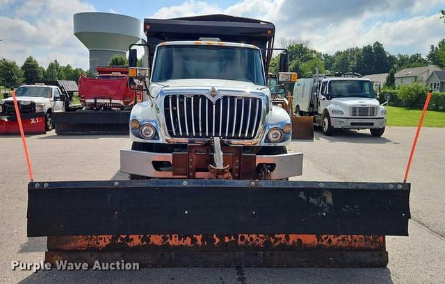 Image of International Workstar 7400 equipment image 1