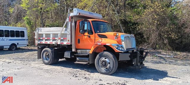 Image of International Workstar 7400 equipment image 3